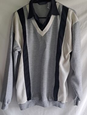 Envoy Mens Grey and White V-Neck Sweater
